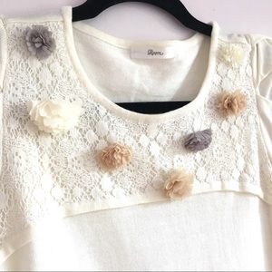 Floral corsage lace knit